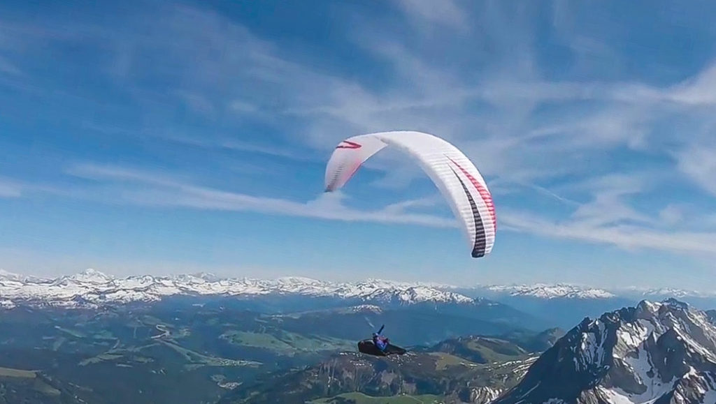 Léo au dessus des Aravis