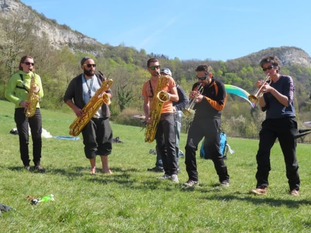 Une fanfare dans les airs !